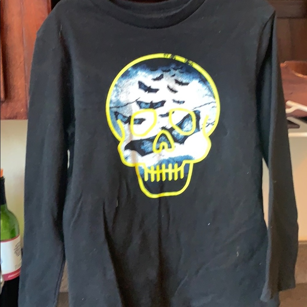 Gap - boys -6/7 Halloween/ skull shirt